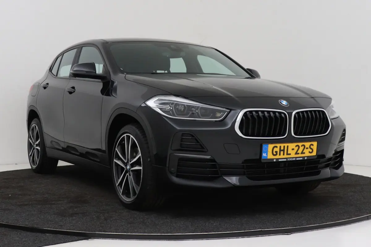SDrive18i Business Edition Plus | Sportstoelen | Breed Navi | Camera | Stoelverwarming |