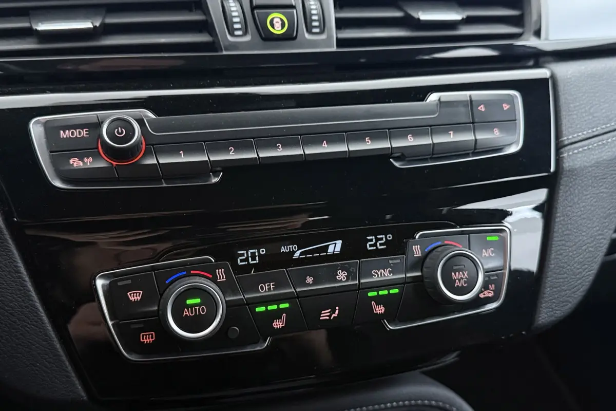 SDrive18i Business Edition Plus | Sportstoelen | Breed Navi | Camera | Stoelverwarming |