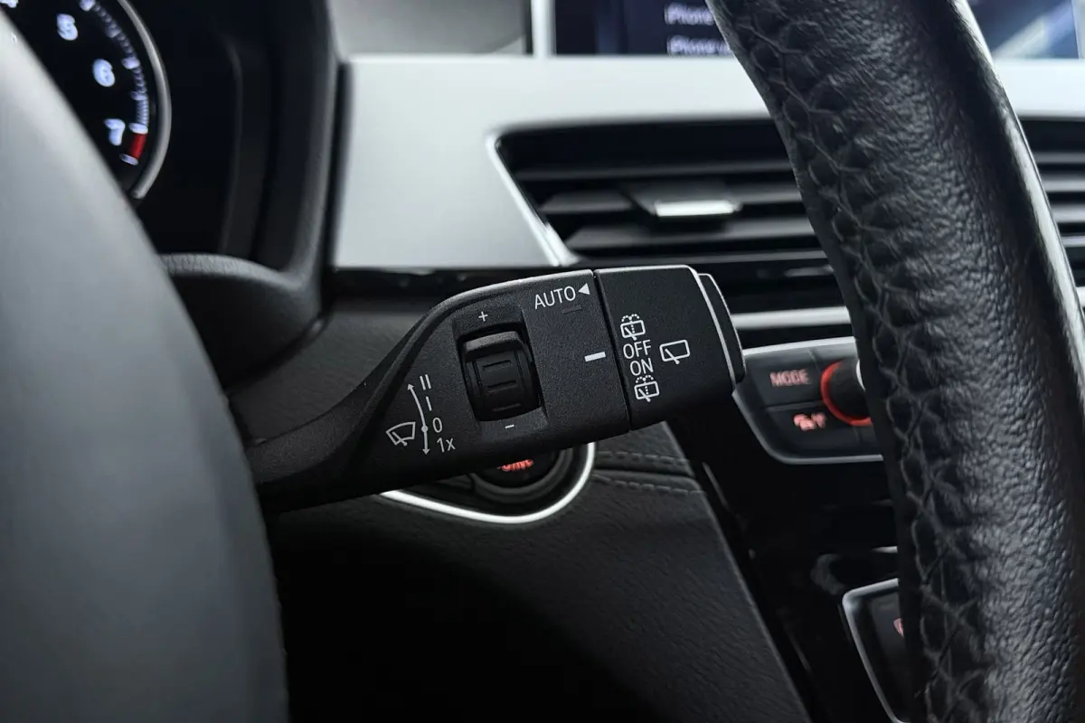 SDrive18i Business Edition Plus | Sportstoelen | Breed Navi | Camera | Stoelverwarming |