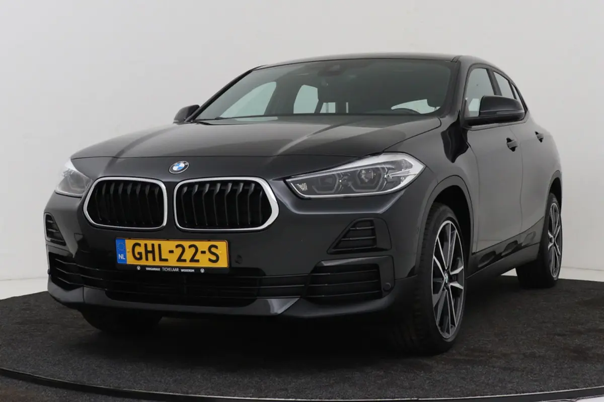 SDrive18i Business Edition Plus | Sportstoelen | Breed Navi | Camera | Stoelverwarming |