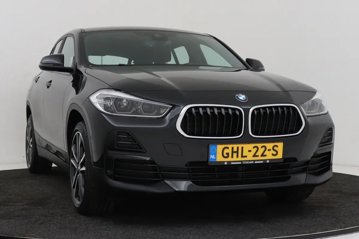 SDrive18i Business Edition Plus | Sportstoelen | Breed Navi | Camera | Stoelverwarming |