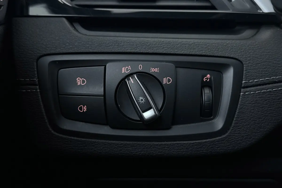 SDrive18i Business Edition Plus | Sportstoelen | Breed Navi | Camera | Stoelverwarming |