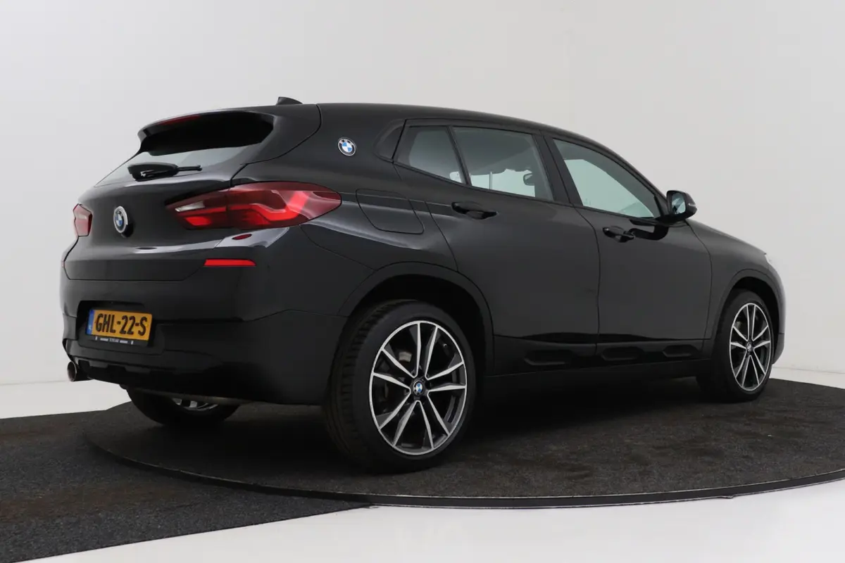 SDrive18i Business Edition Plus | Sportstoelen | Breed Navi | Camera | Stoelverwarming |