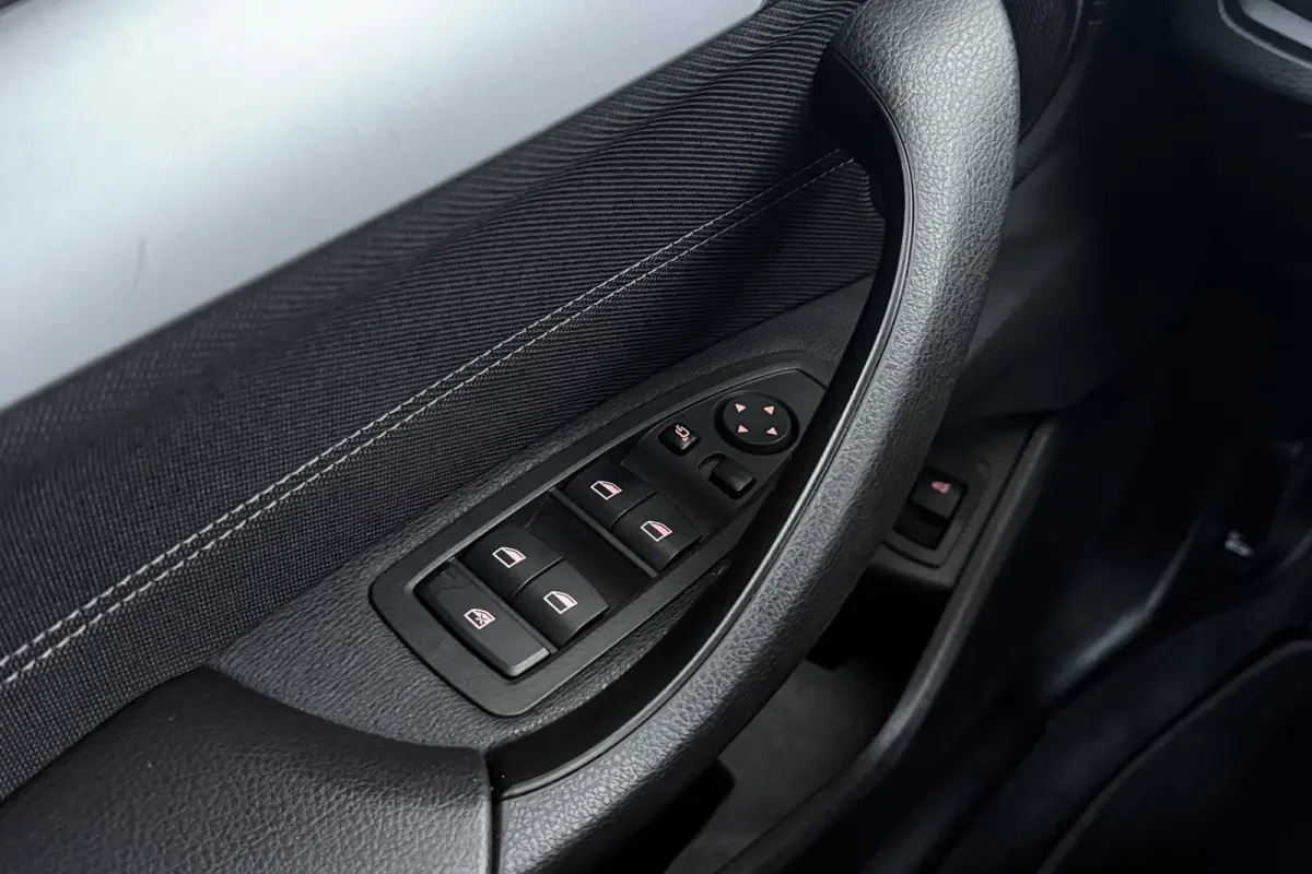 SDrive18i Business Edition Plus | Sportstoelen | Breed Navi | Camera | Stoelverwarming |