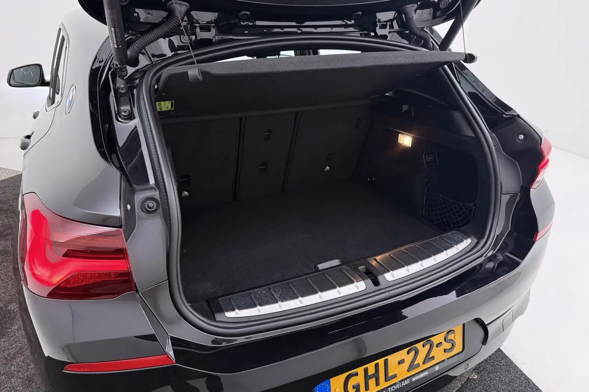 SDrive18i Business Edition Plus | Sportstoelen | Breed Navi | Camera | Stoelverwarming |