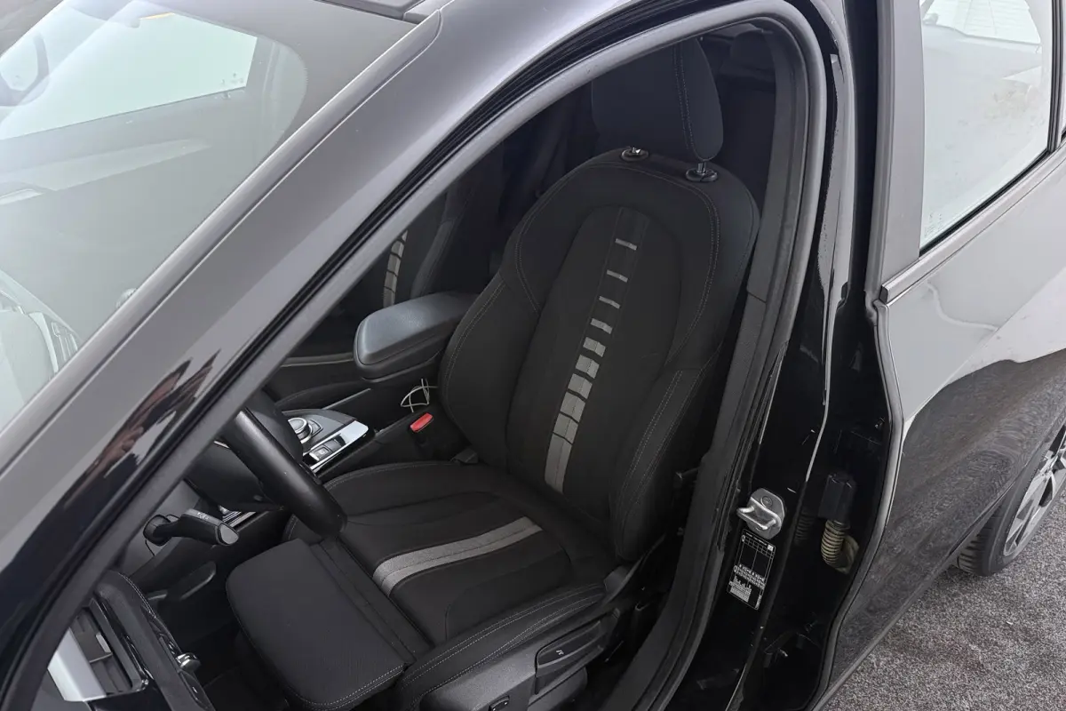 SDrive18i Business Edition Plus | Sportstoelen | Breed Navi | Camera | Stoelverwarming |