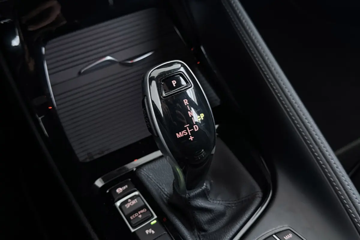 SDrive18i Business Edition Plus | Sportstoelen | Breed Navi | Camera | Stoelverwarming |