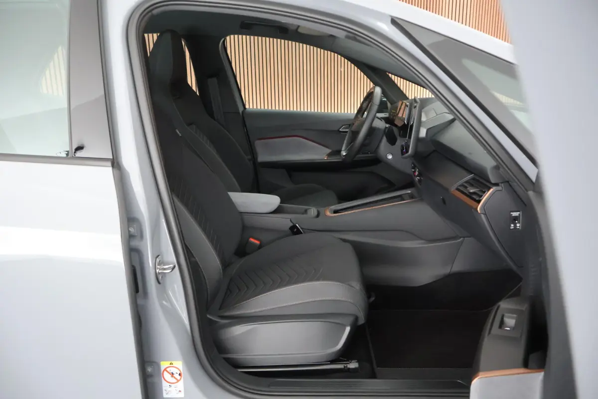 Business 231pk 62 kWh Camera Parkeersensoren ACC Navigatie Sportstoelen