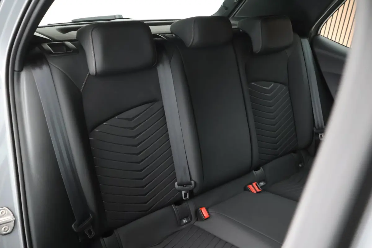 Business 231pk 62 kWh Camera Parkeersensoren ACC Navigatie Sportstoelen