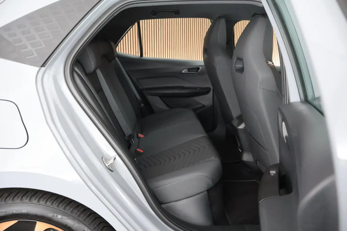 Business 231pk 62 kWh Camera Parkeersensoren ACC Navigatie Sportstoelen