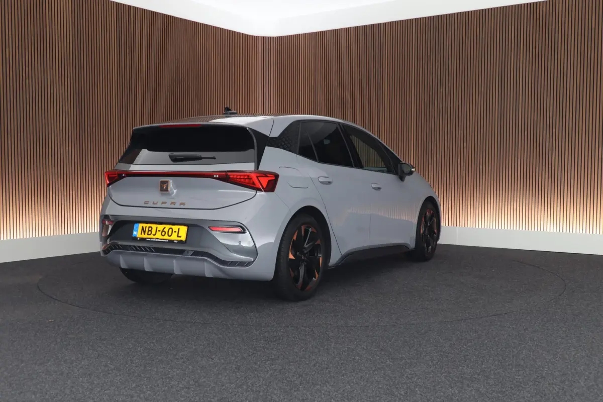 Business 231pk 62 kWh Camera Parkeersensoren ACC Navigatie Sportstoelen