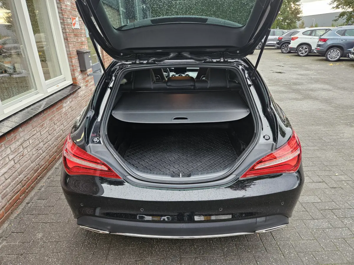 180 Business Solution Automaat! NAP! LED! Mooie/Nette Auto! Navigatie!