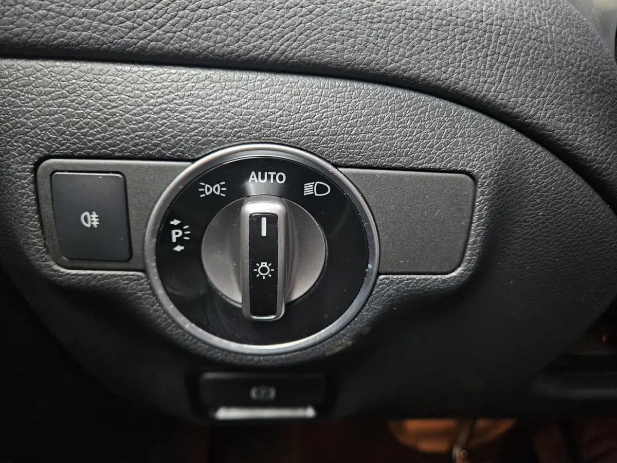 180 Business Solution Automaat! NAP! LED! Mooie/Nette Auto! Navigatie!
