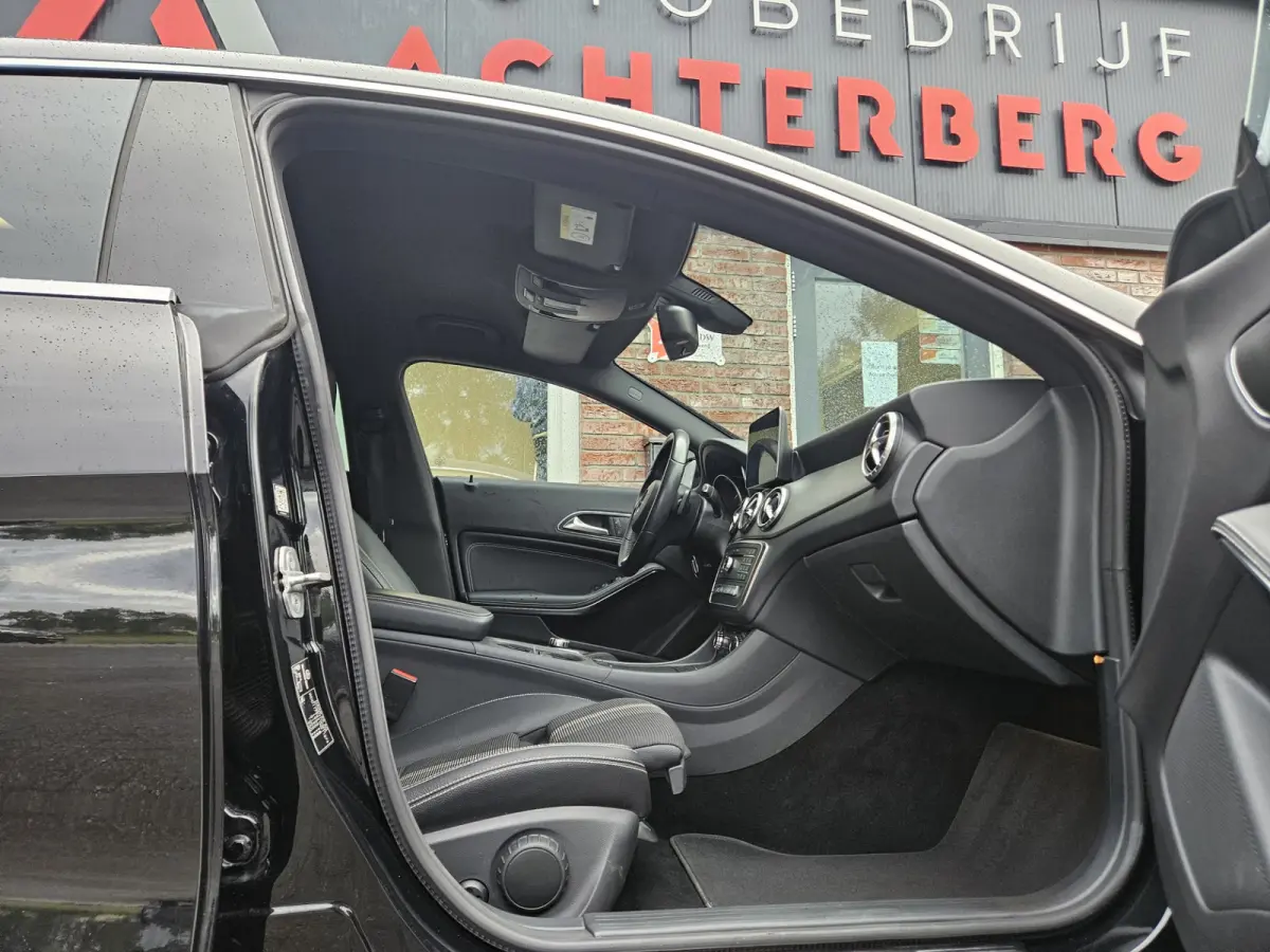 180 Business Solution Automaat! NAP! LED! Mooie/Nette Auto! Navigatie!