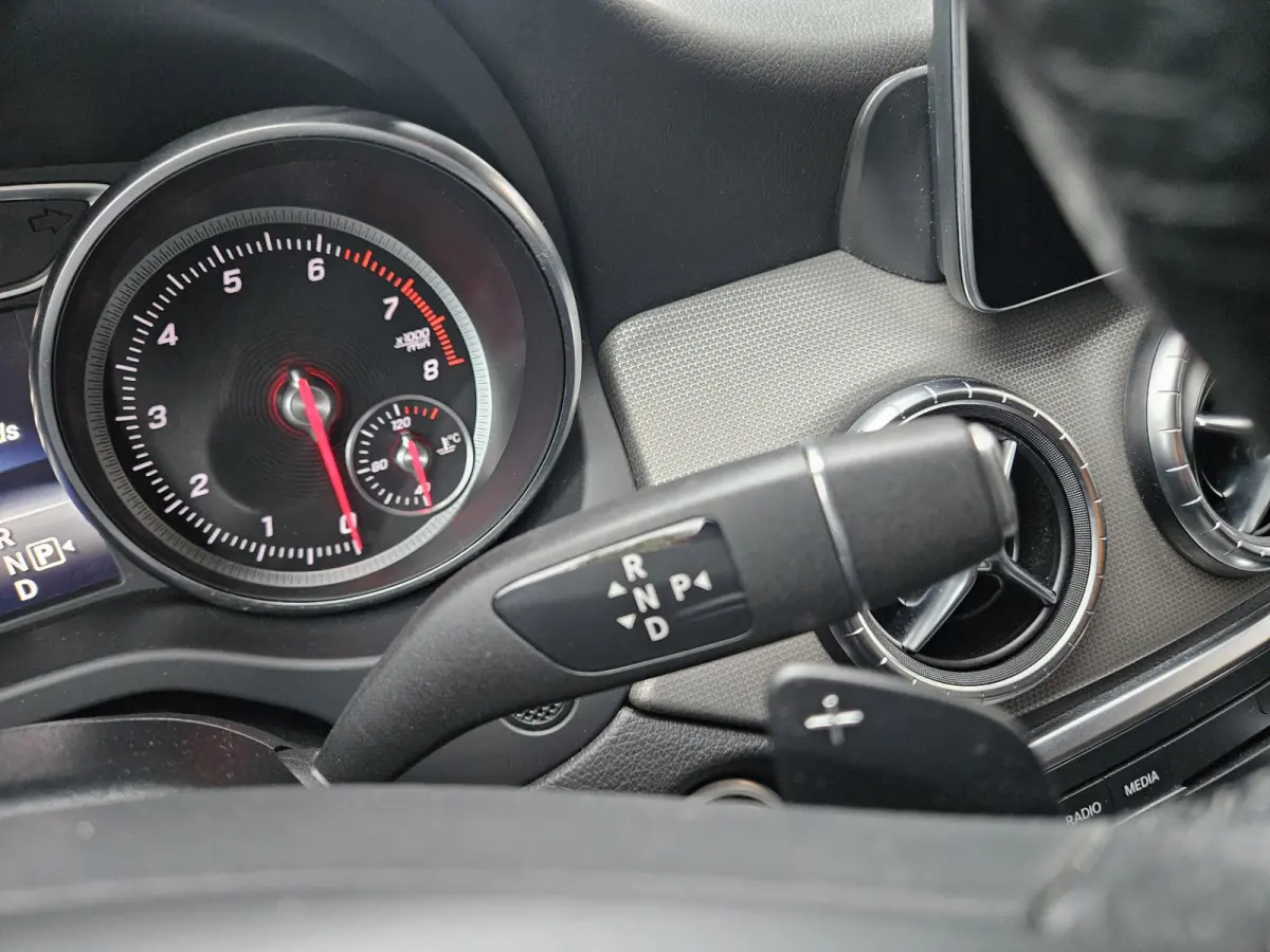 180 Business Solution Automaat! NAP! LED! Mooie/Nette Auto! Navigatie!