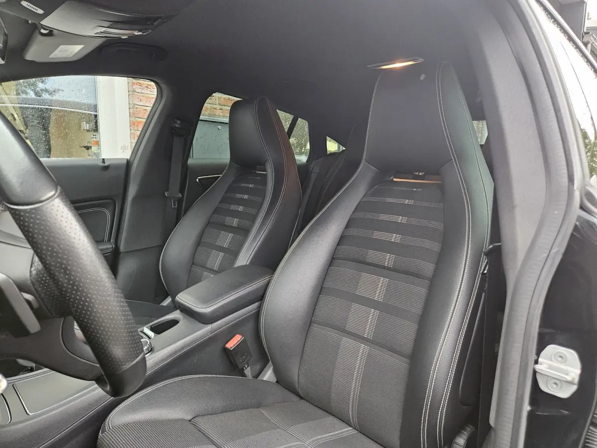180 Business Solution Automaat! NAP! LED! Mooie/Nette Auto! Navigatie!