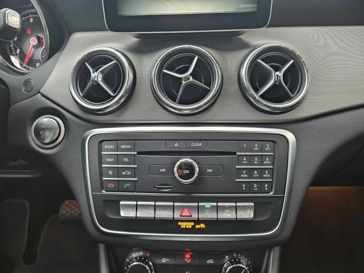 180 Business Solution Automaat! NAP! LED! Mooie/Nette Auto! Navigatie!