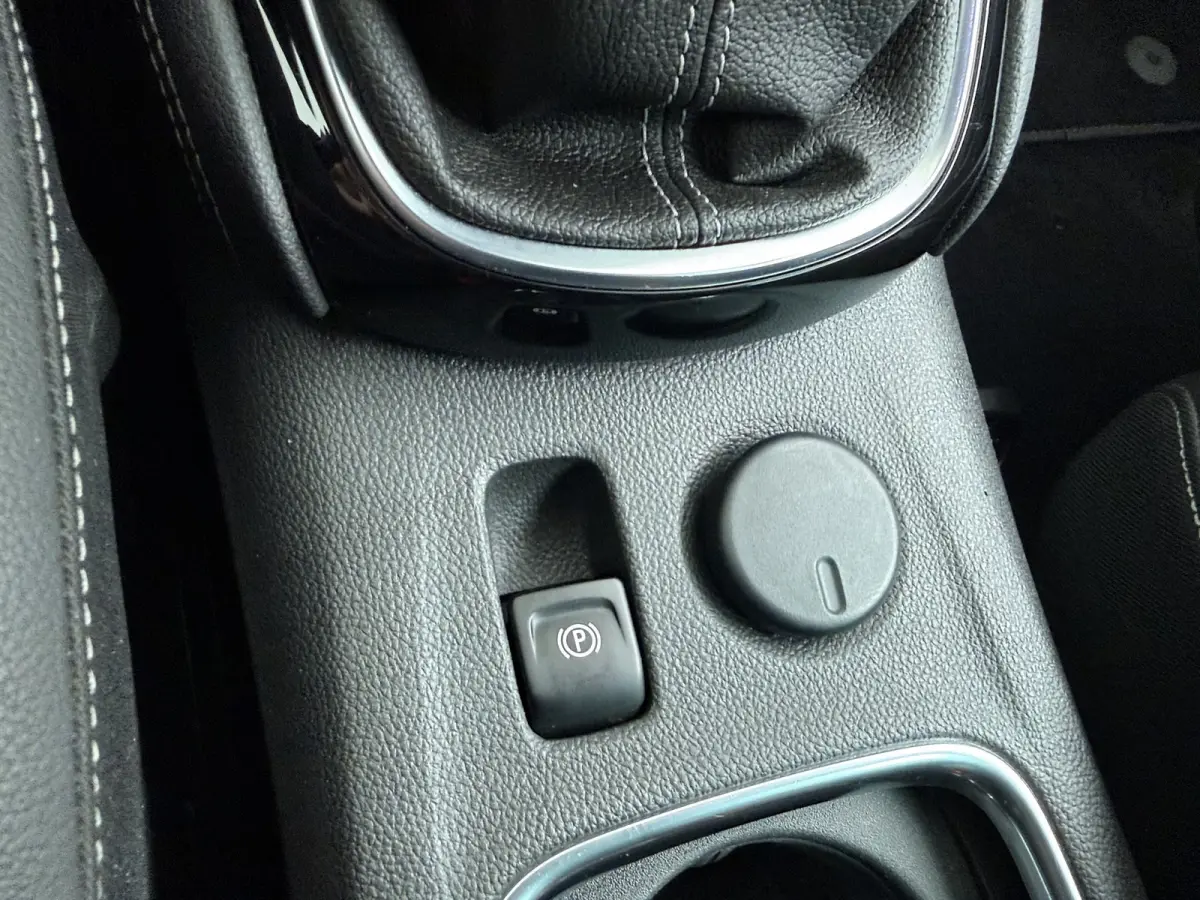 1.2 T. 130 pk Business Elegance / Navigatie / Alcantara / Parkeersensoren / Matrix LED / Keyless / Carplay / 17'' LMV