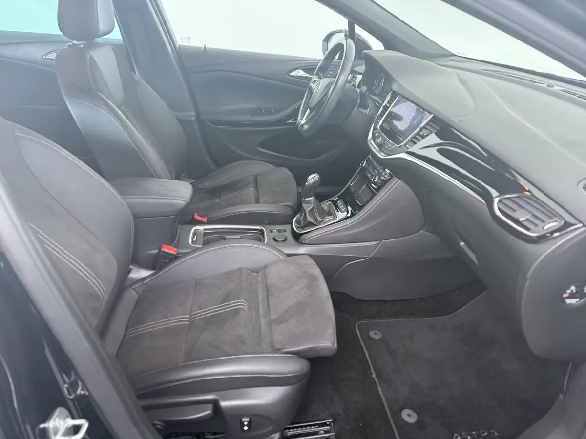 1.2 T. 130 pk Business Elegance / Navigatie / Alcantara / Parkeersensoren / Matrix LED / Keyless / Carplay / 17'' LMV
