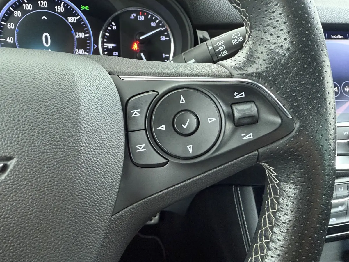 1.2 T. 130 pk Business Elegance / Navigatie / Alcantara / Parkeersensoren / Matrix LED / Keyless / Carplay / 17'' LMV