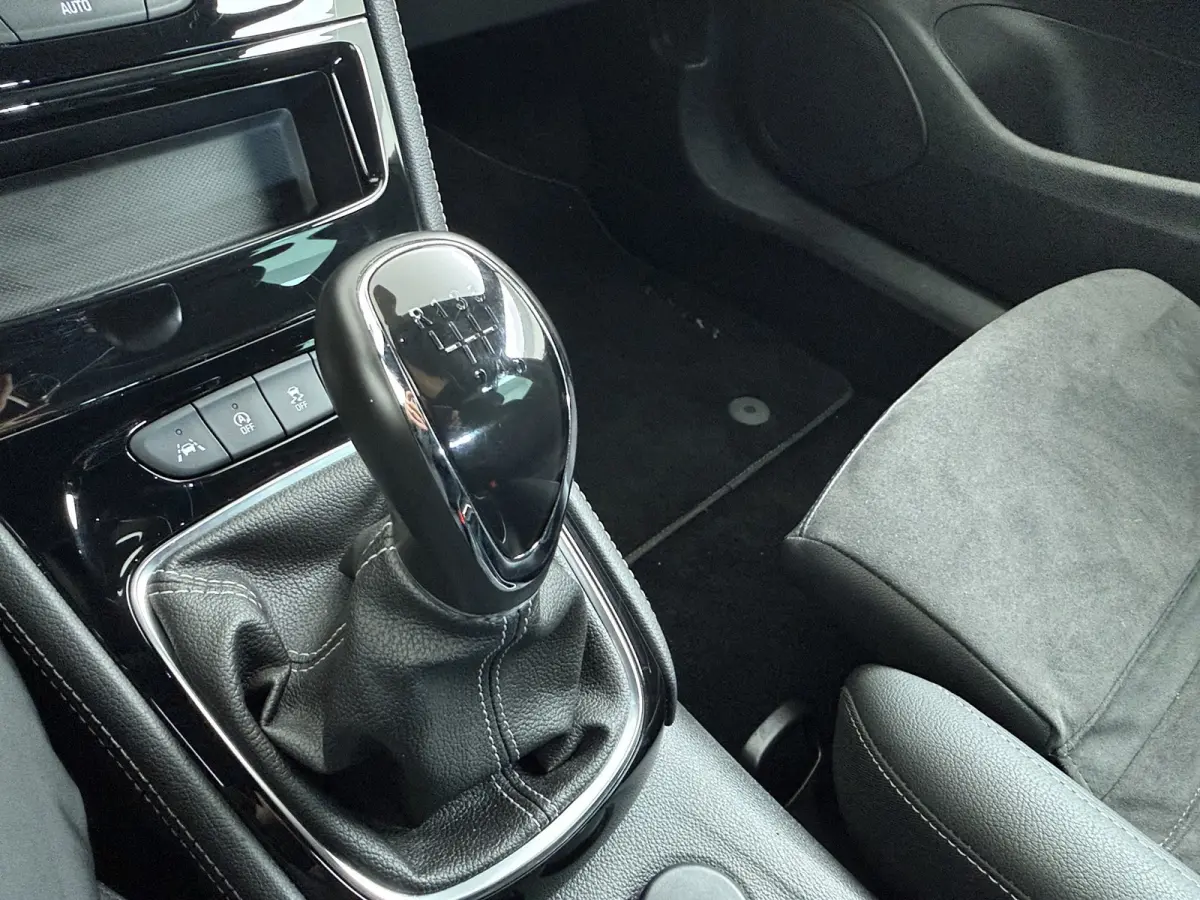 1.2 T. 130 pk Business Elegance / Navigatie / Alcantara / Parkeersensoren / Matrix LED / Keyless / Carplay / 17'' LMV