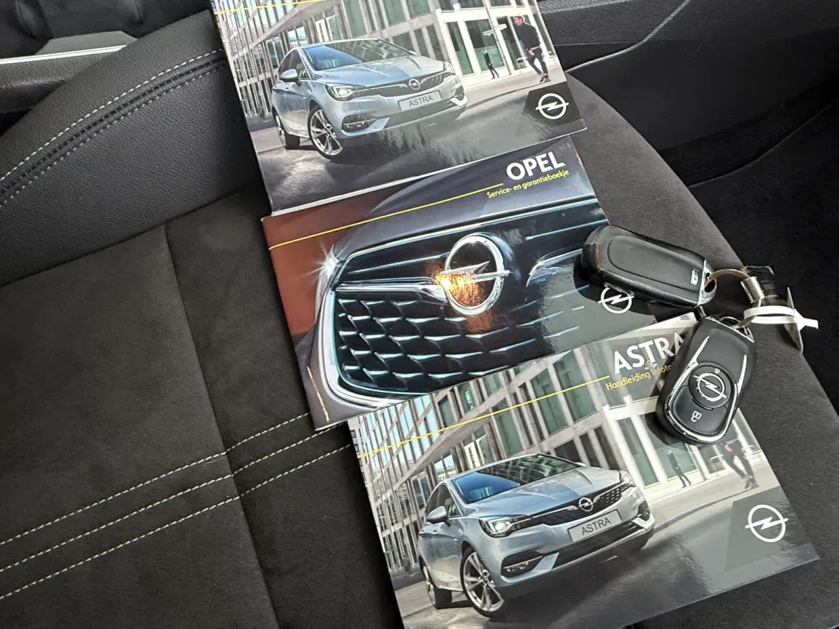 1.2 T. 130 pk Business Elegance / Navigatie / Alcantara / Parkeersensoren / Matrix LED / Keyless / Carplay / 17'' LMV