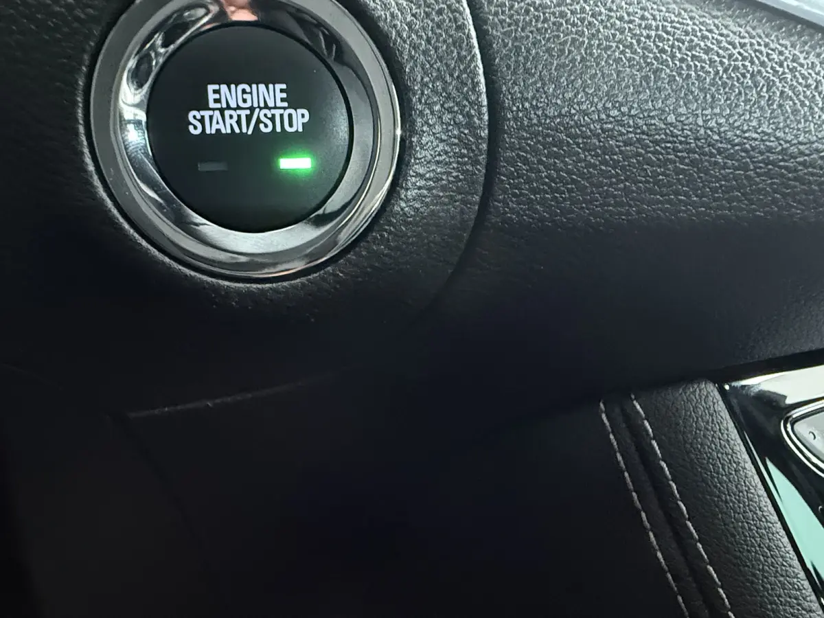 1.2 T. 130 pk Business Elegance / Navigatie / Alcantara / Parkeersensoren / Matrix LED / Keyless / Carplay / 17'' LMV