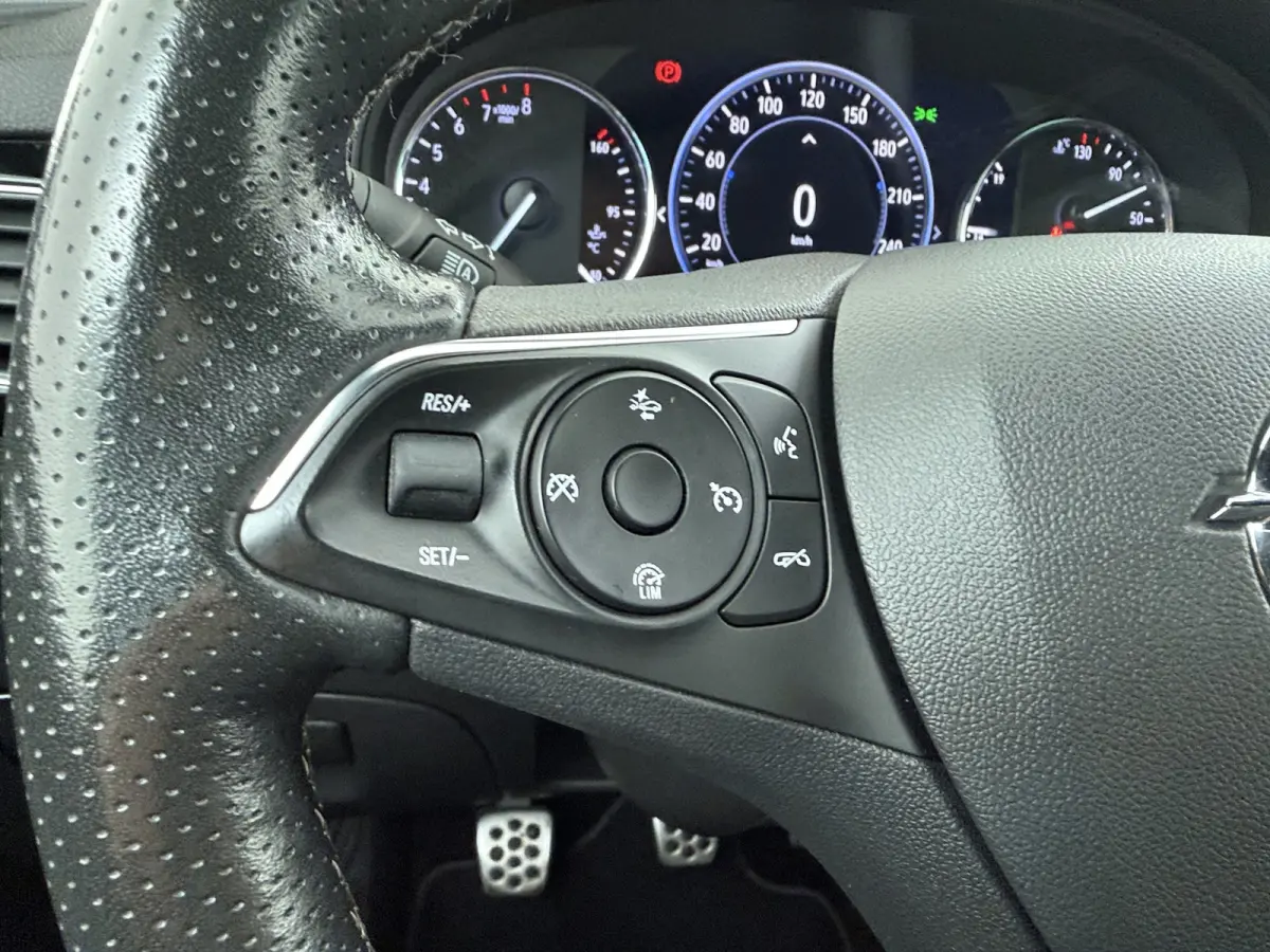 1.2 T. 130 pk Business Elegance / Navigatie / Alcantara / Parkeersensoren / Matrix LED / Keyless / Carplay / 17'' LMV