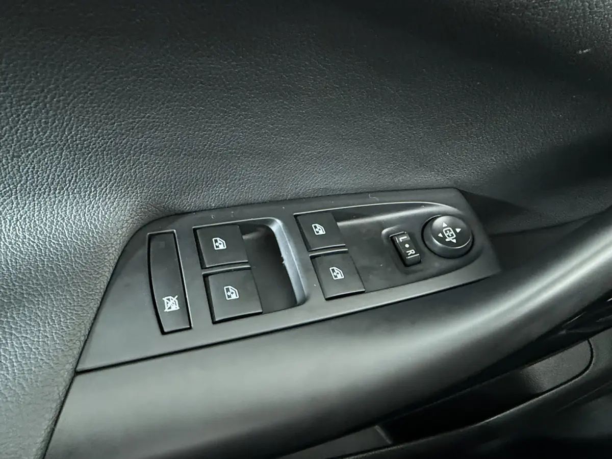 1.2 T. 130 pk Business Elegance / Navigatie / Alcantara / Parkeersensoren / Matrix LED / Keyless / Carplay / 17'' LMV