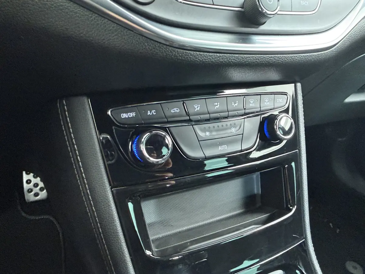 1.2 T. 130 pk Business Elegance / Navigatie / Alcantara / Parkeersensoren / Matrix LED / Keyless / Carplay / 17'' LMV