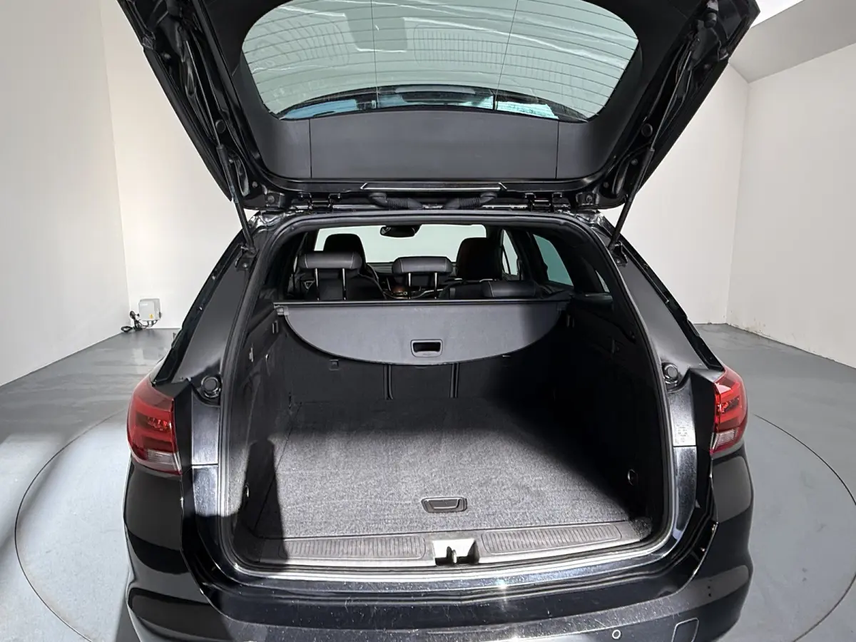 1.2 T. 130 pk Business Elegance / Navigatie / Alcantara / Parkeersensoren / Matrix LED / Keyless / Carplay / 17'' LMV