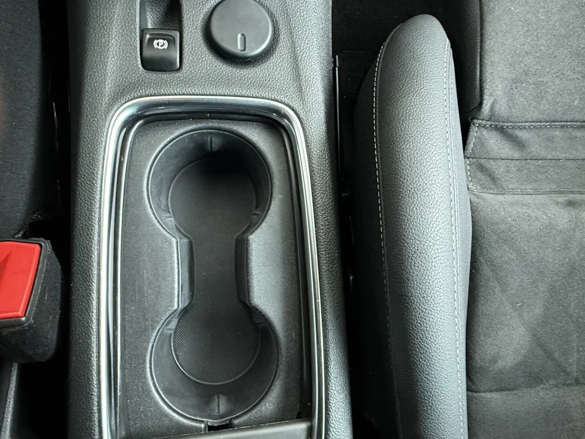 1.2 T. 130 pk Business Elegance / Navigatie / Alcantara / Parkeersensoren / Matrix LED / Keyless / Carplay / 17'' LMV