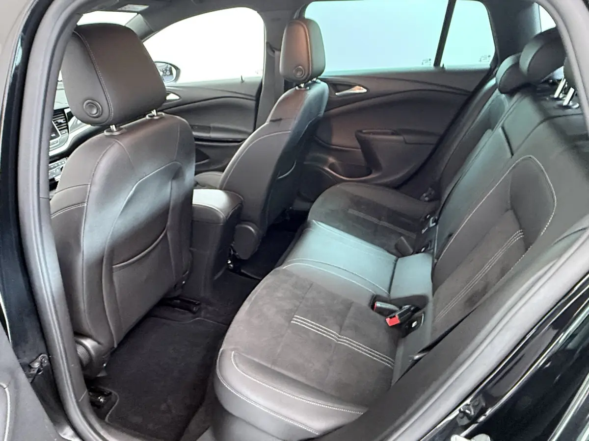 1.2 T. 130 pk Business Elegance / Navigatie / Alcantara / Parkeersensoren / Matrix LED / Keyless / Carplay / 17'' LMV