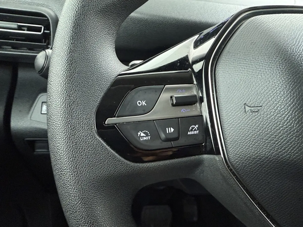 1.5 BlueHDi 130 EAT8 S&S L1 | MET STELLINGEN | | INRICHTING MET KASTEN | | Achteruitrijcamera | Airco (automatisch) | Apple Carplay/Android Auto|telefoonintegratie premium