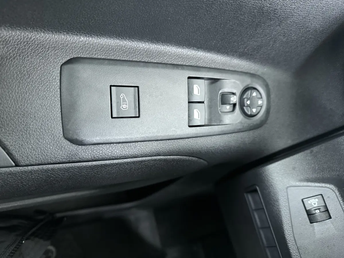 1.5 BlueHDi 130 EAT8 S&S L1 | MET STELLINGEN | | INRICHTING MET KASTEN | | Achteruitrijcamera | Airco (automatisch) | Apple Carplay/Android Auto|telefoonintegratie premium