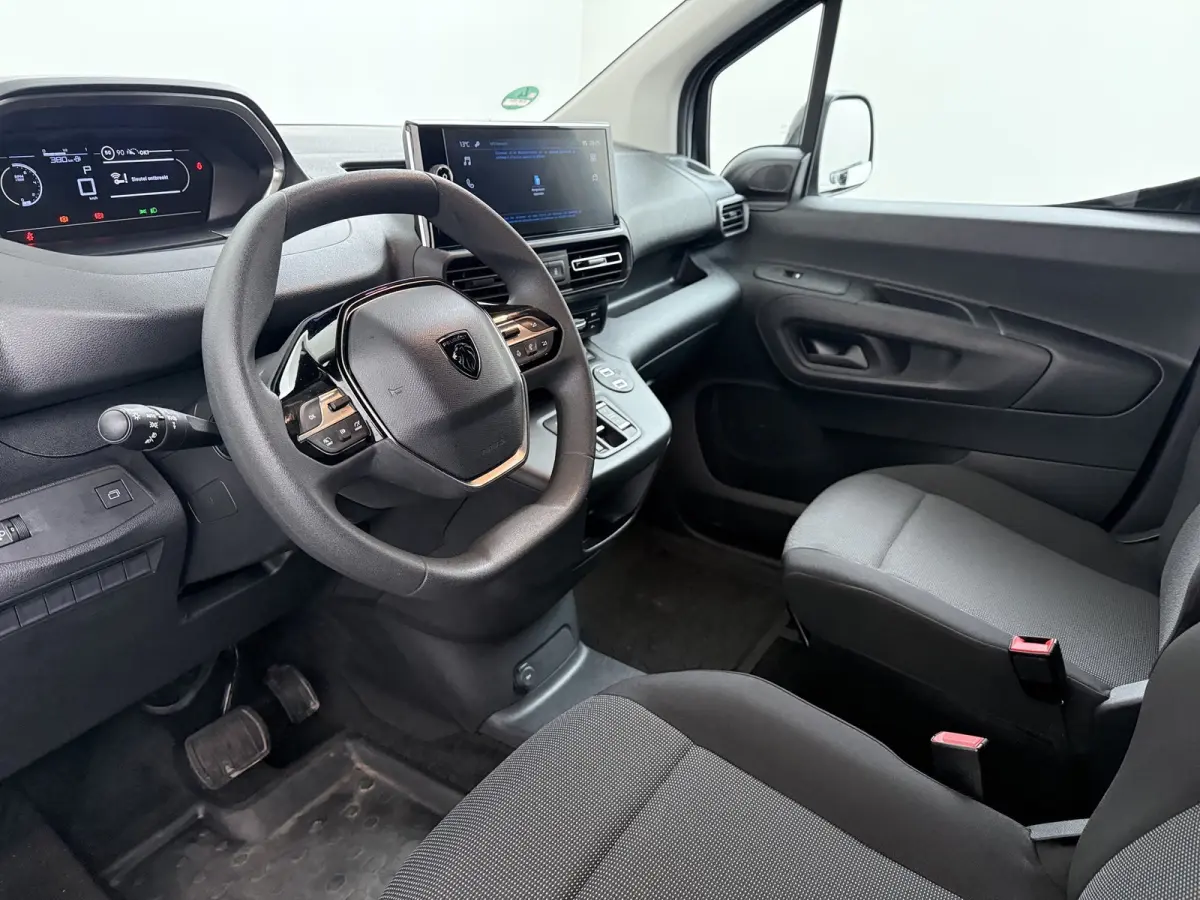 1.5 BlueHDi 130 EAT8 S&S L1 | MET STELLINGEN | | INRICHTING MET KASTEN | | Achteruitrijcamera | Airco (automatisch) | Apple Carplay/Android Auto|telefoonintegratie premium