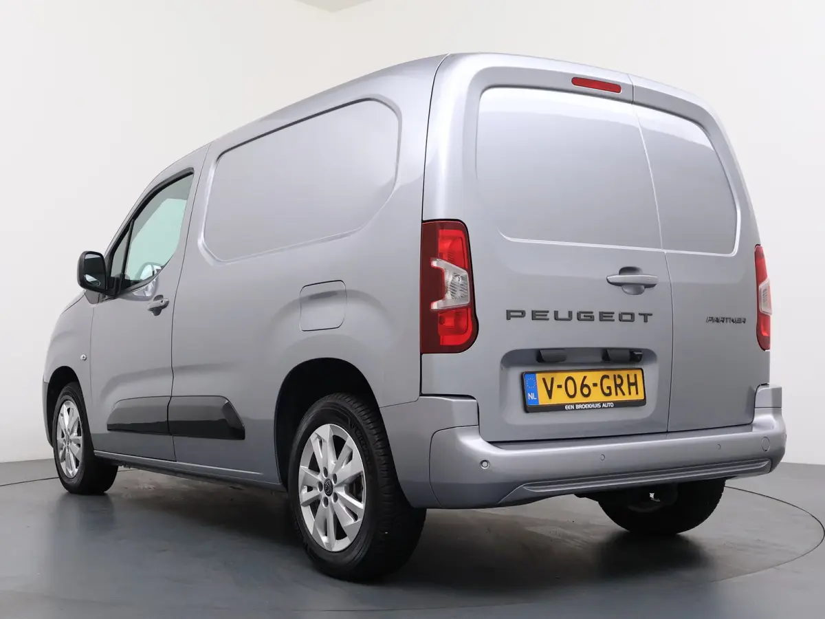 1.5 BlueHDi 130 EAT8 S&S L1 | MET STELLINGEN | | INRICHTING MET KASTEN | | Achteruitrijcamera | Airco (automatisch) | Apple Carplay/Android Auto|telefoonintegratie premium