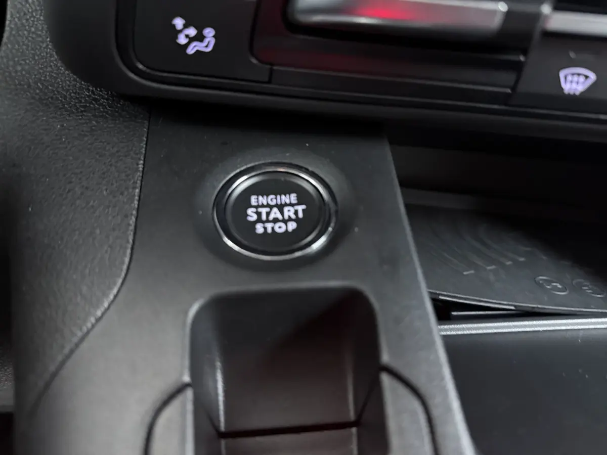 1.5 BlueHDi 130 EAT8 S&S L1 | MET STELLINGEN | | INRICHTING MET KASTEN | | Achteruitrijcamera | Airco (automatisch) | Apple Carplay/Android Auto|telefoonintegratie premium