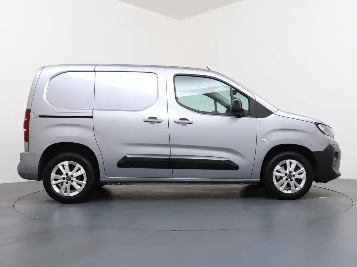 1.5 BlueHDi 130 EAT8 S&S L1 | MET STELLINGEN | | INRICHTING MET KASTEN | | Achteruitrijcamera | Airco (automatisch) | Apple Carplay/Android Auto|telefoonintegratie premium