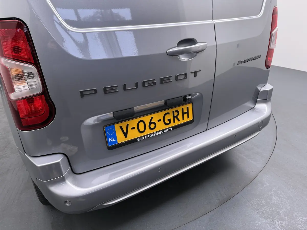 1.5 BlueHDi 130 EAT8 S&S L1 | MET STELLINGEN | | INRICHTING MET KASTEN | | Achteruitrijcamera | Airco (automatisch) | Apple Carplay/Android Auto|telefoonintegratie premium