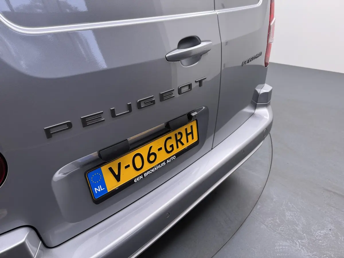 1.5 BlueHDi 130 EAT8 S&S L1 | MET STELLINGEN | | INRICHTING MET KASTEN | | Achteruitrijcamera | Airco (automatisch) | Apple Carplay/Android Auto|telefoonintegratie premium