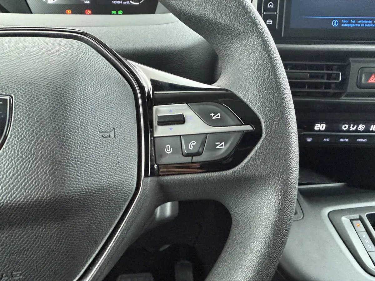 1.5 BlueHDi 130 EAT8 S&S L1 | MET STELLINGEN | | INRICHTING MET KASTEN | | Achteruitrijcamera | Airco (automatisch) | Apple Carplay/Android Auto|telefoonintegratie premium