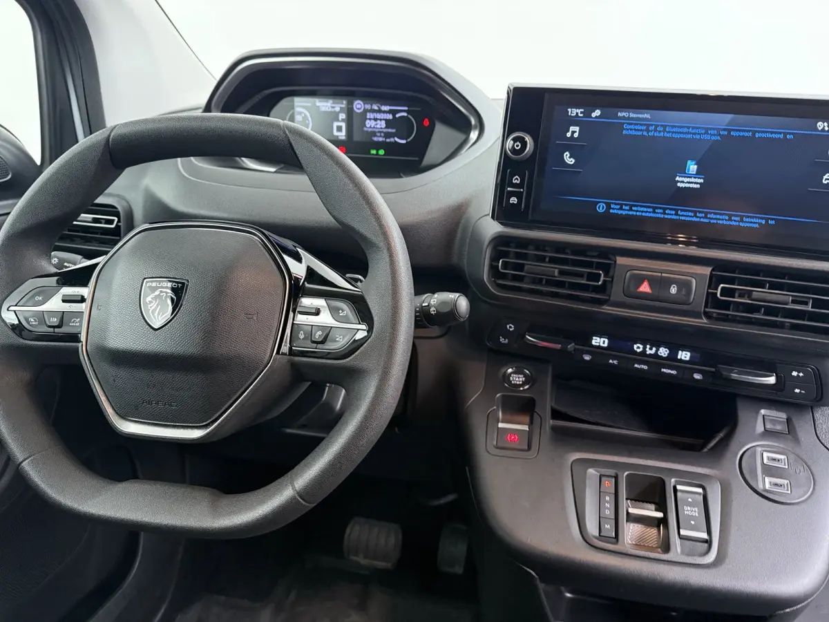 1.5 BlueHDi 130 EAT8 S&S L1 | MET STELLINGEN | | INRICHTING MET KASTEN | | Achteruitrijcamera | Airco (automatisch) | Apple Carplay/Android Auto|telefoonintegratie premium