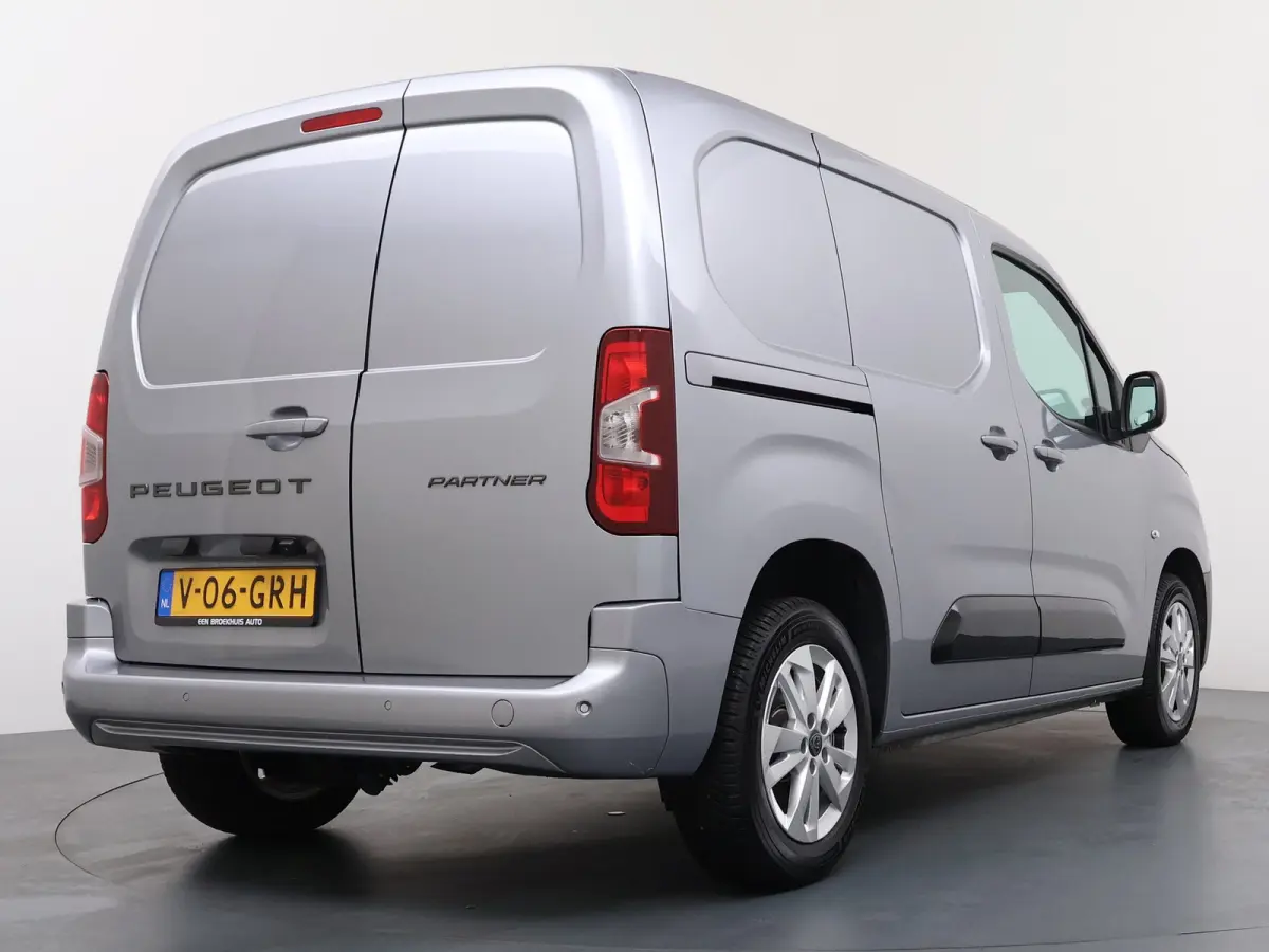 1.5 BlueHDi 130 EAT8 S&S L1 | MET STELLINGEN | | INRICHTING MET KASTEN | | Achteruitrijcamera | Airco (automatisch) | Apple Carplay/Android Auto|telefoonintegratie premium