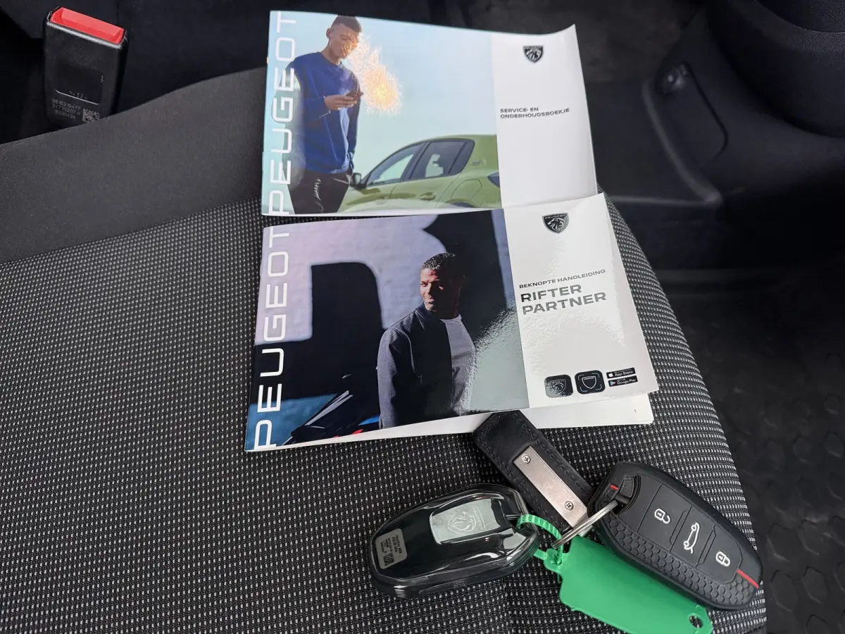 1.5 BlueHDi 130 EAT8 S&S L1 | MET STELLINGEN | | INRICHTING MET KASTEN | | Achteruitrijcamera | Airco (automatisch) | Apple Carplay/Android Auto|telefoonintegratie premium