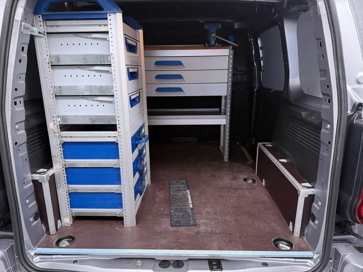 1.5 BlueHDi 130 EAT8 S&S L1 | MET STELLINGEN | | INRICHTING MET KASTEN | | Achteruitrijcamera | Airco (automatisch) | Apple Carplay/Android Auto|telefoonintegratie premium