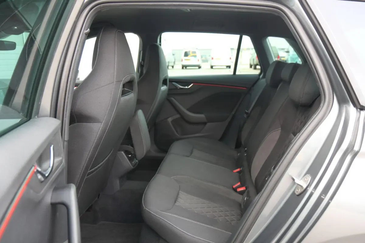 1.0 TSI 110pk Sport Business | Climatronic | Cruise Control | SmartLink | Lane Assist