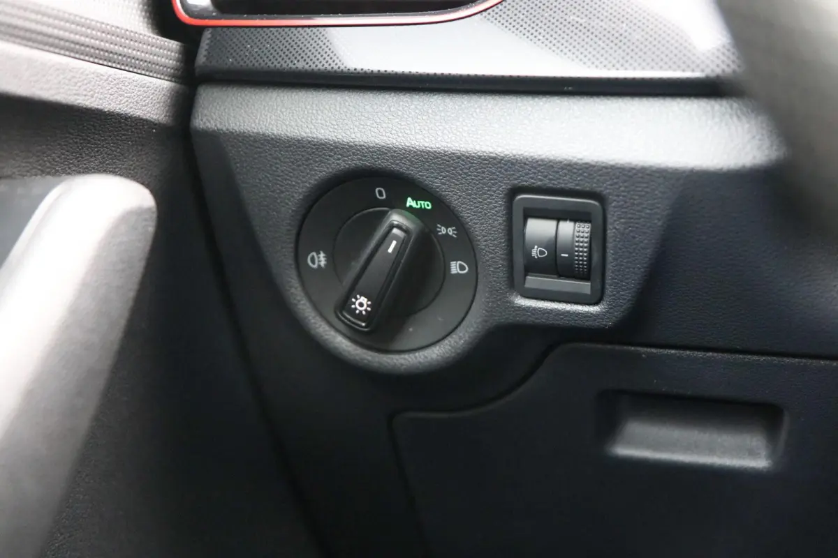 1.0 TSI 110pk Sport Business | Climatronic | Cruise Control | SmartLink | Lane Assist