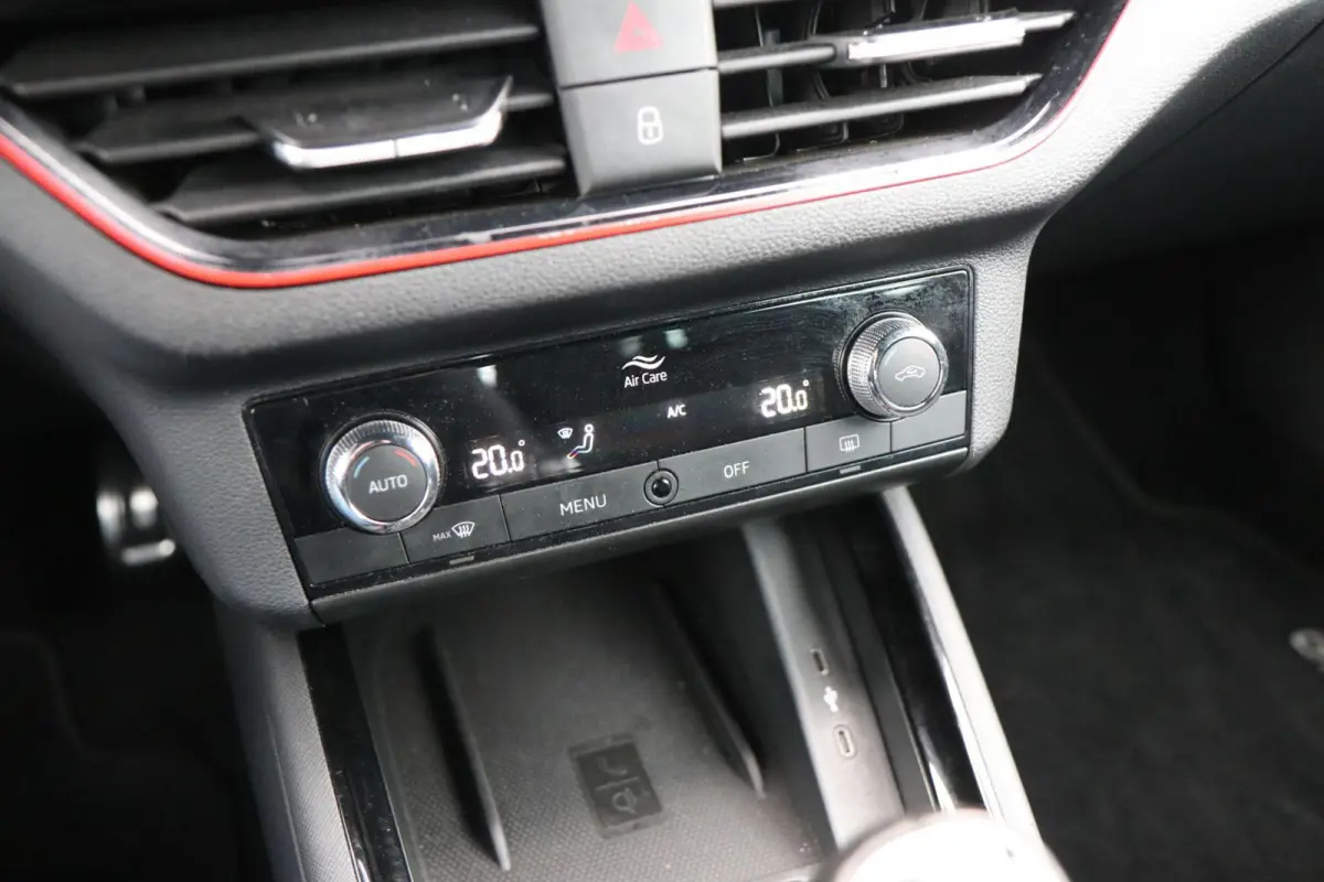 1.0 TSI 110pk Sport Business | Climatronic | Cruise Control | SmartLink | Lane Assist