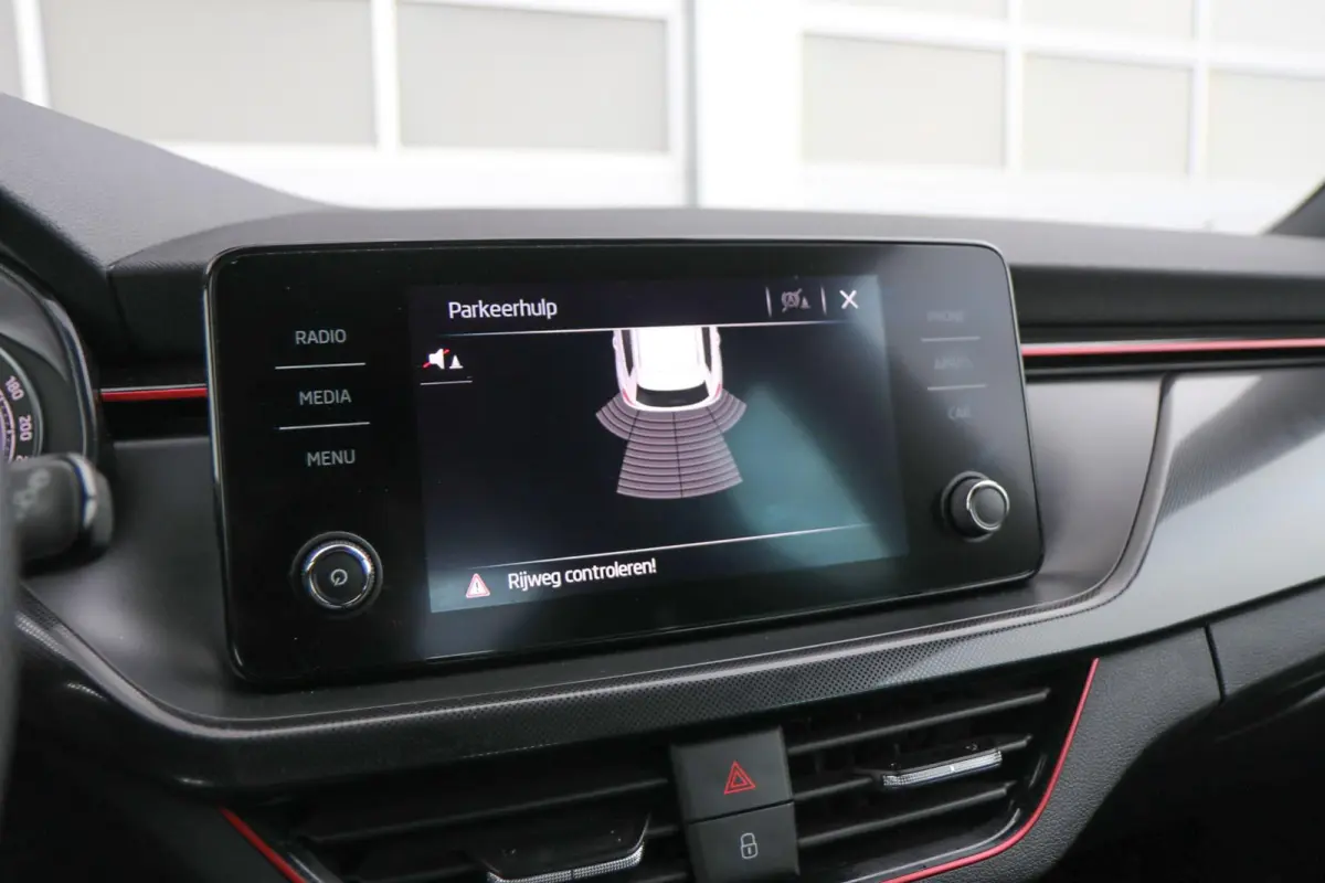 1.0 TSI 110pk Sport Business | Climatronic | Cruise Control | SmartLink | Lane Assist